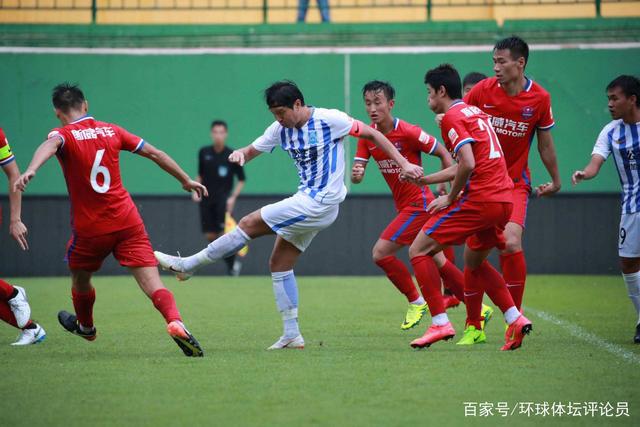 韩国U23男足球员领奖惹争议 吐舌头行为引发不满